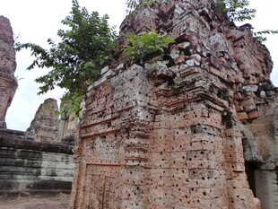 古老石砌建筑遗迹