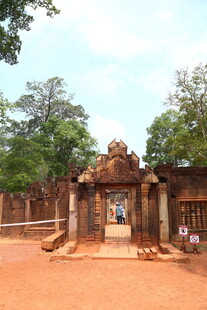 古老寺庙入口景观