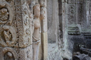 古老石墙雕刻细节