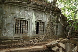 废弃老屋 尽显岁月沧桑