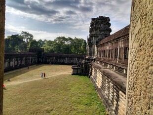 吴哥窟古老建筑庭院景观