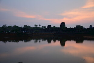 吴哥窟湖畔的绝美黄昏