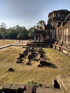 古老寺庙遗址的沧桑景象