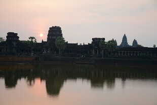 吴哥窟日出倒影美景