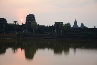 吴哥窟日出倒影美景