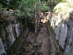 古老神秘的地下石道遗迹