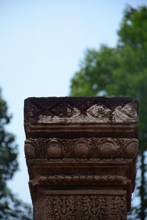 古老雕刻石柱