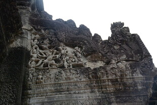 古老神秘的石雕建筑遗迹