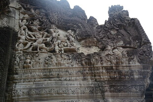 古老石雕建筑细节展示