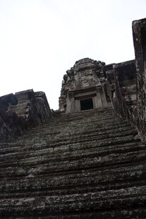 古老神秘的寺庙石阶