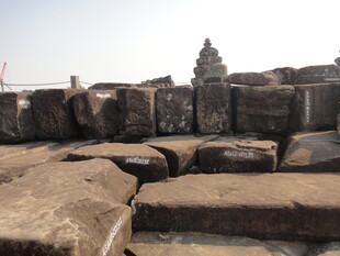 古老石砌建筑遗迹