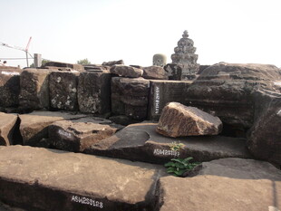 古老石砌建筑遗迹