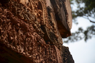 柬埔寨古老斑驳的岩石一角