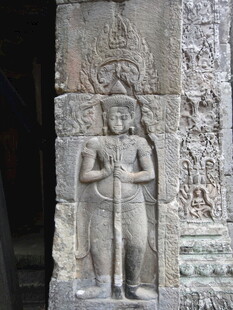 柬埔寨古老石雕人像