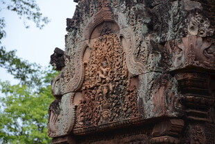 柬埔寨古老石雕建筑细节特写