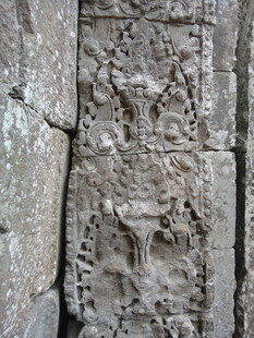 柬埔寨古老石壁上的精美雕刻