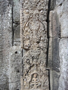 柬埔寨古老石壁上的精美雕刻