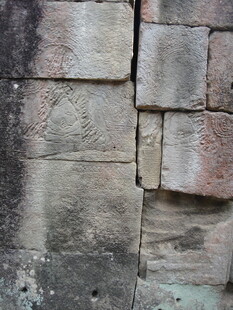 柬埔寨古老斑驳的石墙纹理