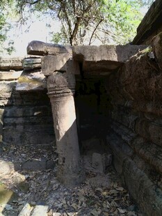 柬埔寨古老石柱遗迹
