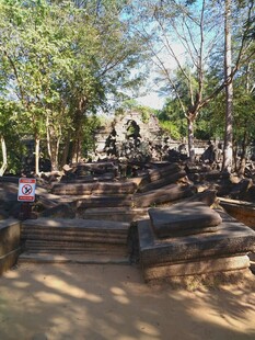 柬埔寨古老寺庙遗址的静谧景象