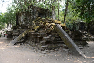 柬埔寨古老废墟中的神秘遗迹