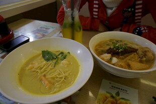 两碗美味面食诱人呈现