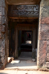 古老神秘的寺庙门洞