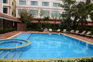 酒店户外泳池景观