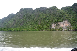 山水相依的秀丽江景