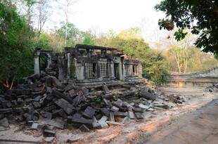 古老废墟展现历史沧桑