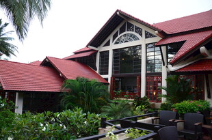 热带风情红顶度假建筑