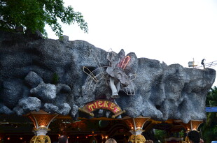 奇幻假山景观装饰