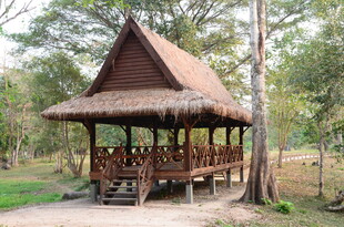 乡村木质凉亭 自然景致