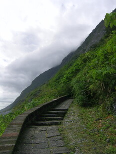 山间蜿蜒小径