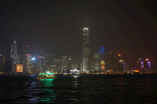 香港夜景中的璀璨城市灯火