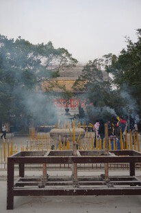 寺庙焚香场景
