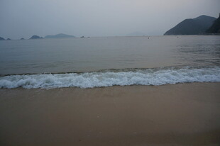 海边沙滩 海浪轻拍景象
