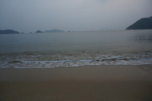 海边沙滩 海浪轻拍之景
