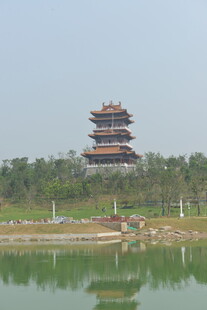 湖畔古楼美景