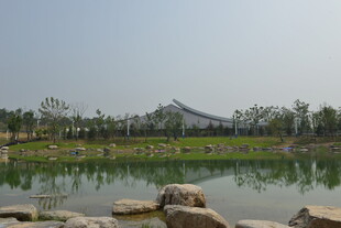 湖畔园林美景