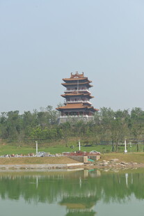 湖畔古楼美景