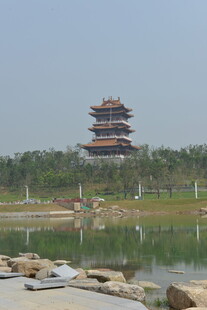 湖畔古楼美景