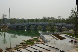 湖畔石桥风景