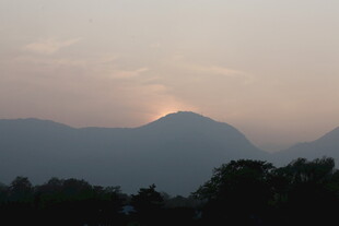 日暮远山景