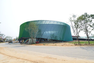 绿色圆形建筑外观展示