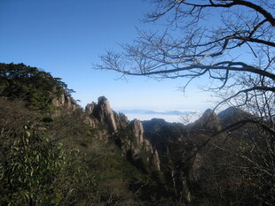 壮丽山景 蓝天映衬奇峰