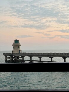 海边灯塔