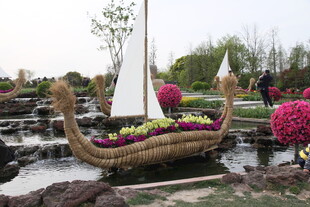 创意船型花卉景观装置