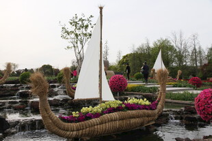 花卉装饰的创意帆船景观