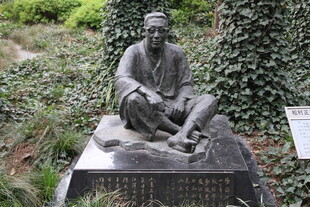 古代文士坐姿雕像